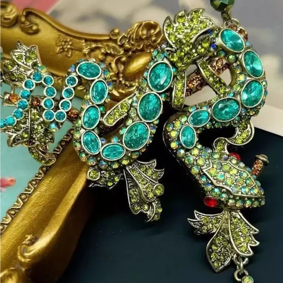 Heidi, DAUS! “Night of the Serpent “Emerald Drop Pendant￼ - Picture 4 of 10